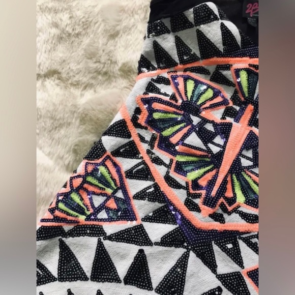 Sequenced Bebe Dress - Picture 11 of 12